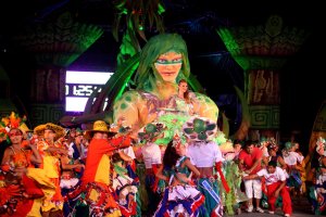 Todas as tradições regionais são representadas nos cinco dias da Festa do Sairé, que acontece sempre no mês de setembro e movimenta a economia local (Foto: Rodolfo Oliveira/Agência Pará)