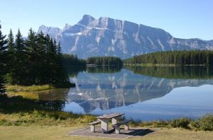 Vales, montanhas, geleiras, florestas, prados e rios se harmonizam por ali (Foto: Banff/Divulgação)