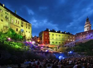 Festivais importantes de música clássica movimentam a economia da cidade, principalmente no alto verão europeu (Foto: CzechRepublic/Divulgação)